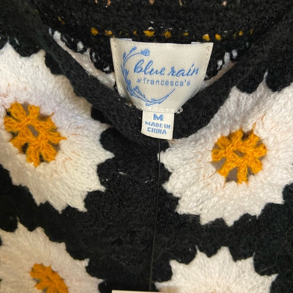 Francesca’s Daisy Crochet Crop Top - Picture 3 of 4